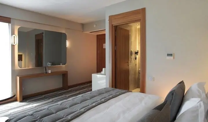 DLX ROOM