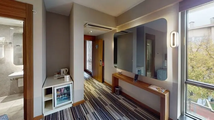 DLX ROOM