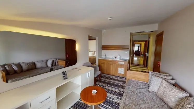 KING SUITE ROOM