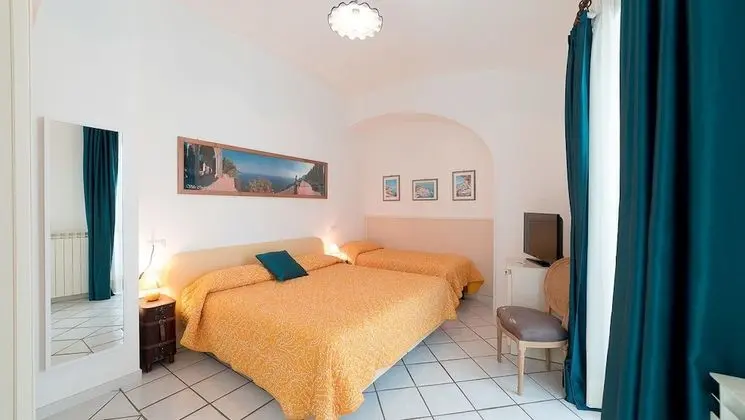 Deluxe Üç Kişilik Oda