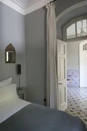 Tek Büyük Yataklı Oda (Cervantes)