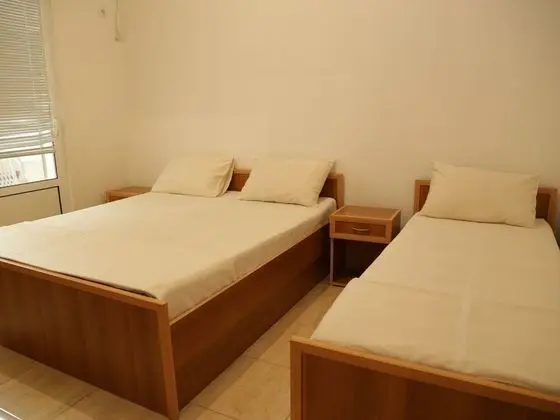 Standard Dört Kişilik Oda, Bahçe Manzaralı