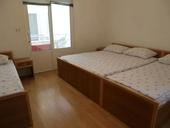 Standard Dört Kişilik Oda, Bahçe Manzaralı