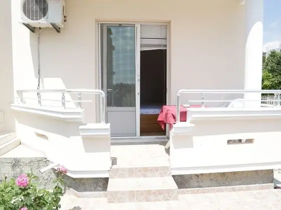 Standard Dört Kişilik Oda, Bahçe Manzaralı