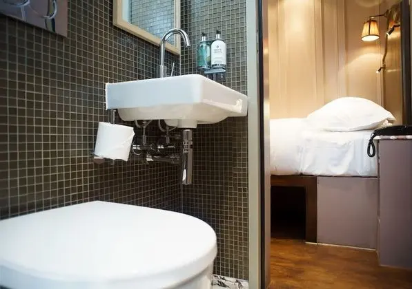 Design Büyük Yataklı Tek Kişilik Oda, 1 Çift Kişilik Yatak, Penceresiz (no wardrobe)