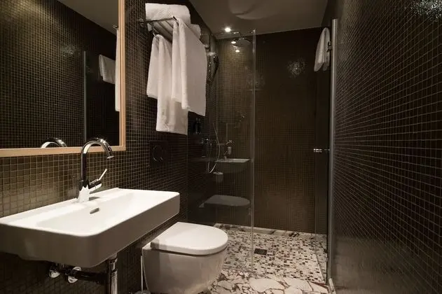 Design Tek Büyük Yataklı Oda (no wardrobe)