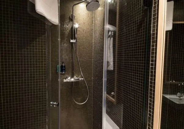 Design Tek Büyük Yataklı Oda (no wardrobe)