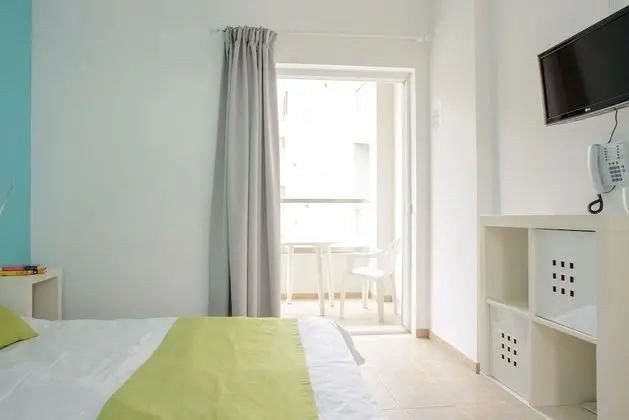 Tek Büyük veya İki Ayrı Yataklı Oda, Balkon