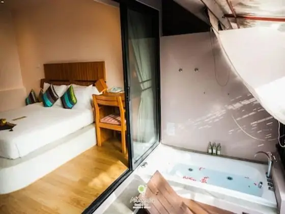 Jacuzzi Deluxe