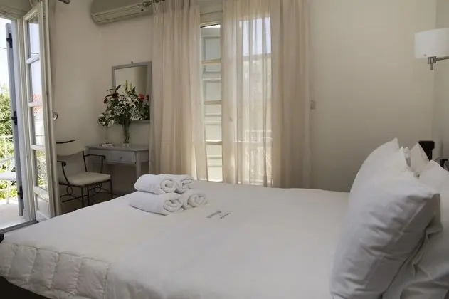 Tek Büyük veya İki Ayrı Yataklı Oda, Balkon, Bahçe Manzaralı