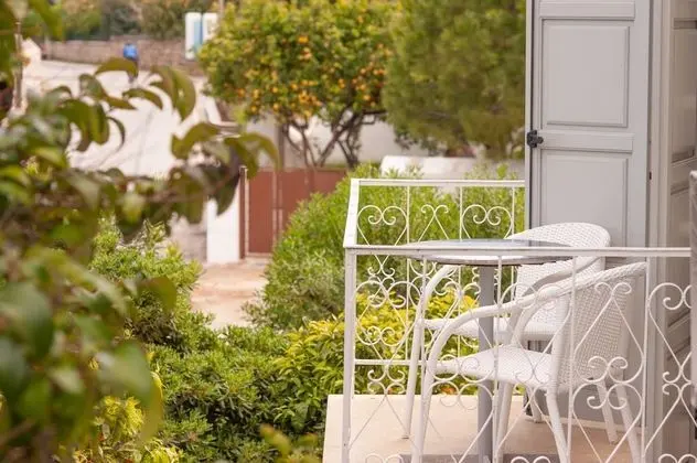 Tek Büyük veya İki Ayrı Yataklı Oda, Balkon, Bahçe Manzaralı