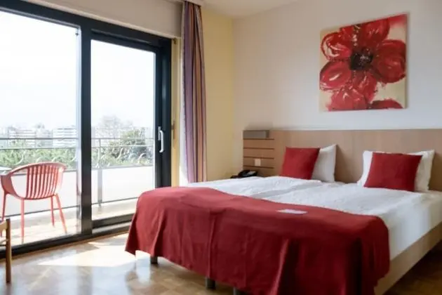 Panoramic Tek Büyük Yataklı Oda, Balkon, Göl Manzaralı