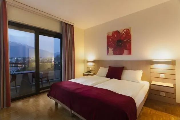 Panoramic Tek Büyük Yataklı Oda, Balkon, Göl Manzaralı