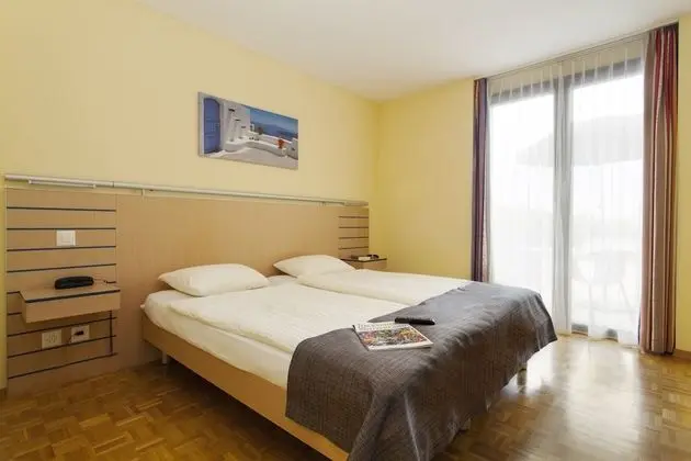 Panoramic Tek Büyük Yataklı Oda, Balkon, Göl Manzaralı