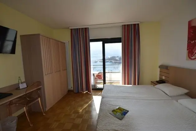 Panoramic Tek Büyük Yataklı Oda, Balkon, Göl Manzaralı