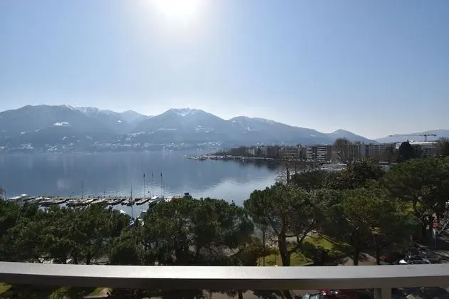 Panoramic Tek Büyük Yataklı Oda, Balkon, Göl Manzaralı