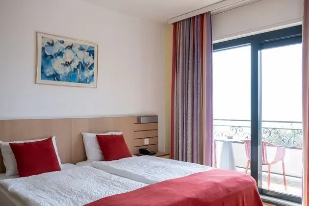 Panoramic Tek Büyük Yataklı Oda, Balkon, Göl Manzaralı