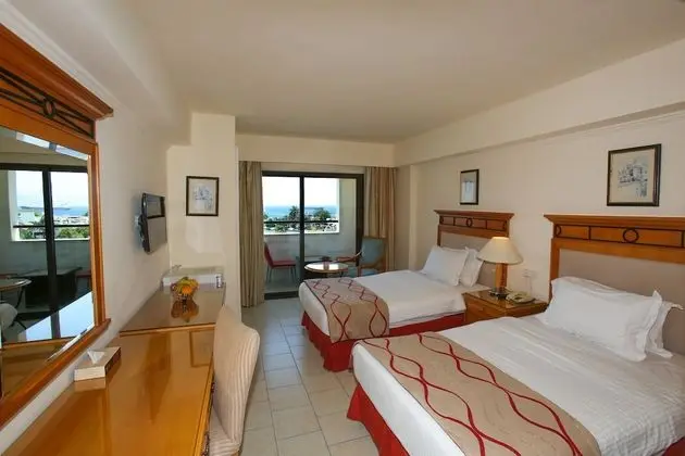 Standard Twin Room with Balcony Sea View