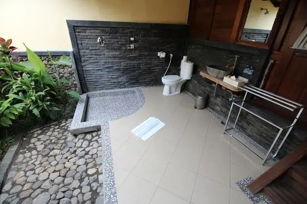 Twin Bungalow, Garden View