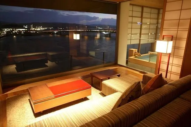 Traditional Oda, Sigara İçilmez, Göl Manzaralı (Japanese Western-Style)