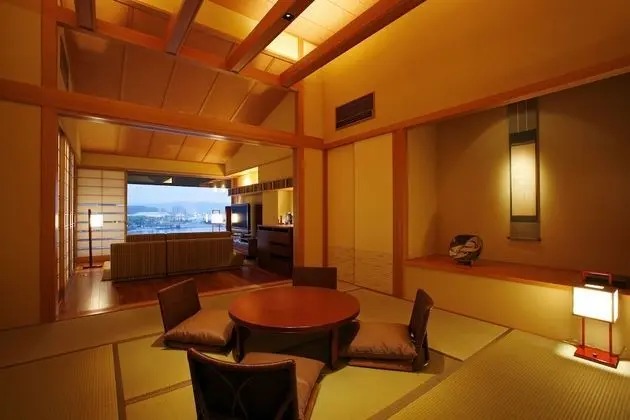 Traditional Oda, Sigara İçilmez, Göl Manzaralı (Japanese Western-Style)