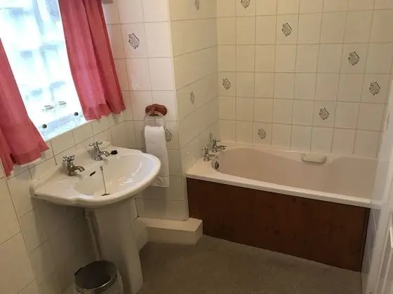 Tek Büyük Yataklı Oda, Banyolu/Duşlu (Ground Floor Access)