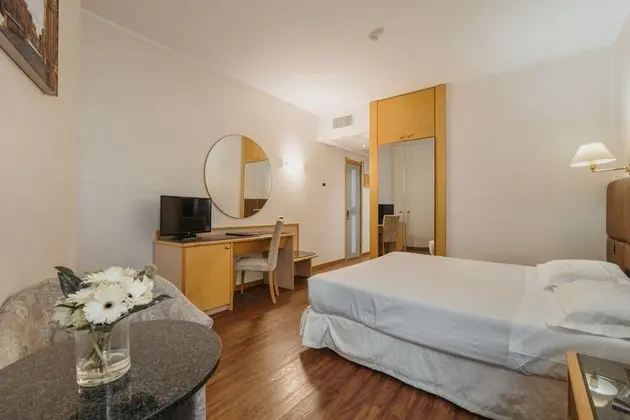 Basic Tek Büyük veya İki Ayrı Yataklı Oda