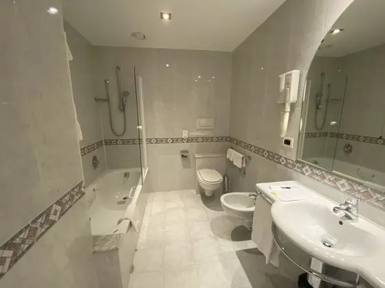 Basic Tek Büyük veya İki Ayrı Yataklı Oda