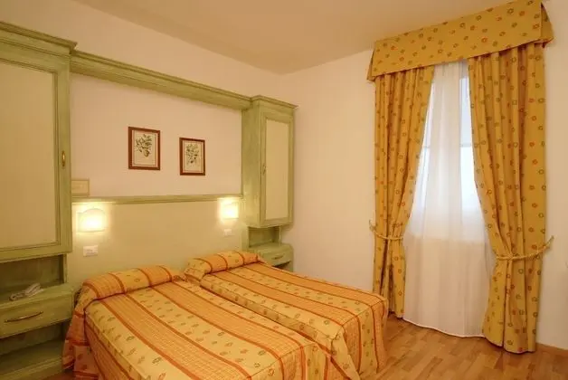 Basic Tek Büyük veya İki Ayrı Yataklı Oda, 1 Büyük (Queen) Boy Yatak