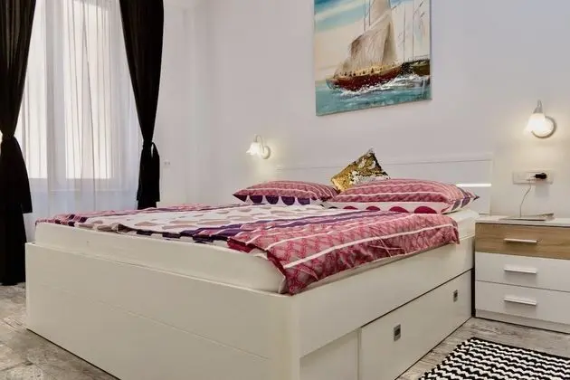 Luxury Apart Daire, 2 Yatak Odası, Avlu