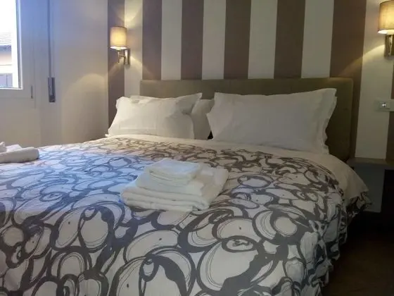 Büyük Yataklı Tek Kişilik Oda