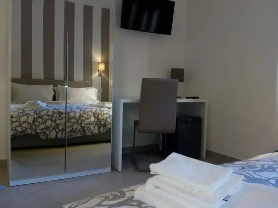 Büyük Yataklı Tek Kişilik Oda