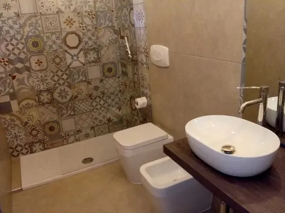 Büyük Yataklı Tek Kişilik Oda