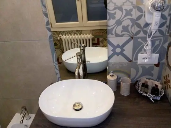 Büyük Yataklı Tek Kişilik Oda