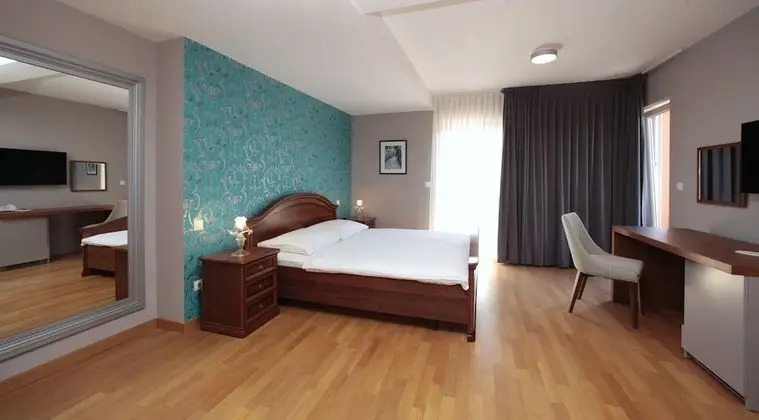 Comfort Tek Büyük Yataklı Oda