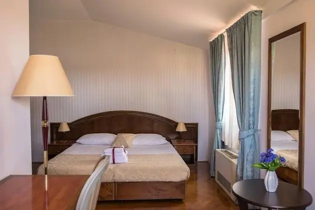 Standard Tek Büyük Yataklı Oda