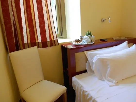 Tek Büyük Yataklı Oda, 2 Tek Kişilik Yatak