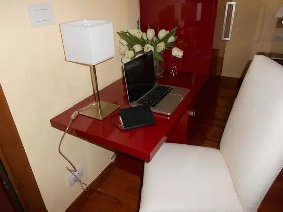 Tek Büyük Yataklı Oda, 2 Tek Kişilik Yatak