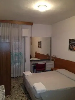 Tek Büyük Yataklı Oda, Balkon