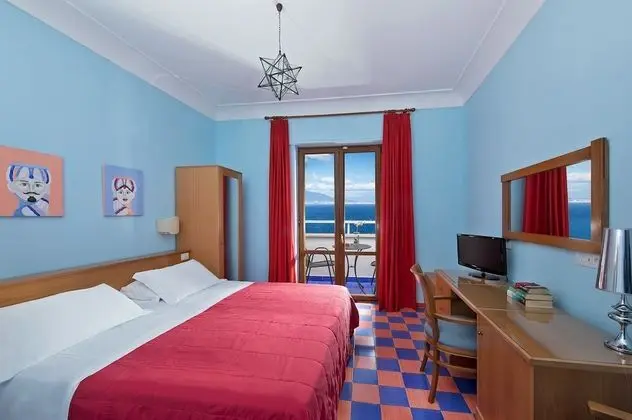 Tek Büyük Yataklı Oda, Balkon, Deniz Manzaralı