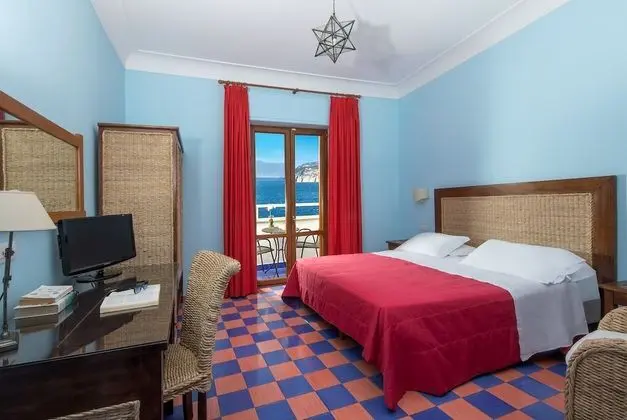 Tek Büyük Yataklı Oda, Balkon, Deniz Manzaralı