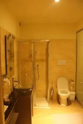 Üç Kişilik Oda