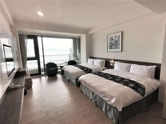 Deluxe Dört Kişilik Oda, Göl Manzaralı