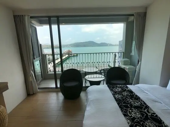 Deluxe Dört Kişilik Oda, Göl Manzaralı