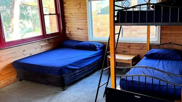 Ev (Honeyshed Bunkhouse A)