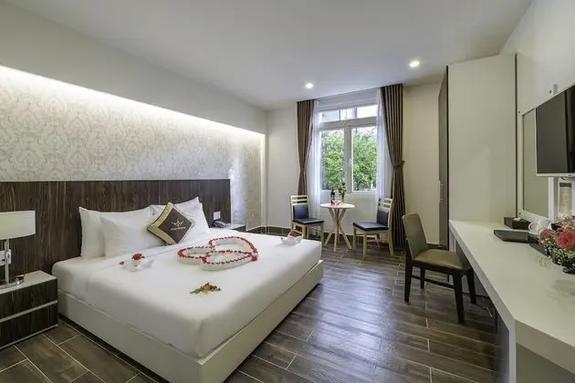 Premium Tek Büyük Yataklı Oda