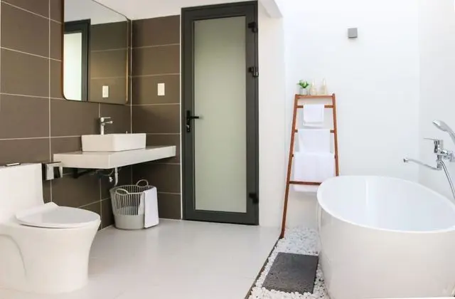 Deluxe Tek Büyük Yataklı Oda, Küvet, Bahçe Manzaralı
