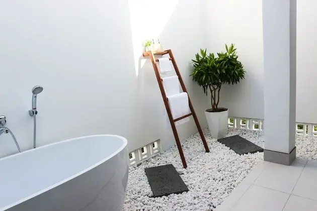 Deluxe Tek Büyük Yataklı Oda, Küvet, Bahçe Manzaralı