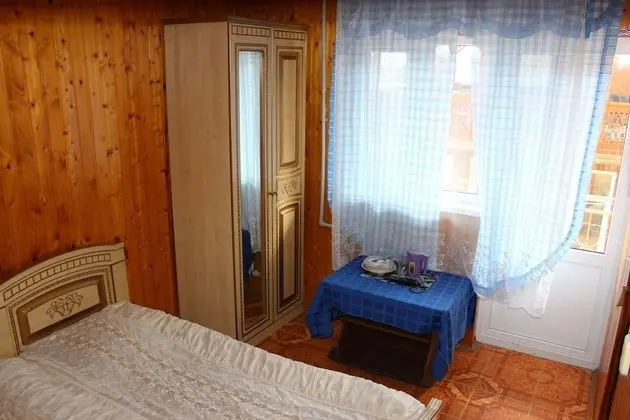 Tek Büyük veya İki Ayrı Yataklı Oda (Bathroom)