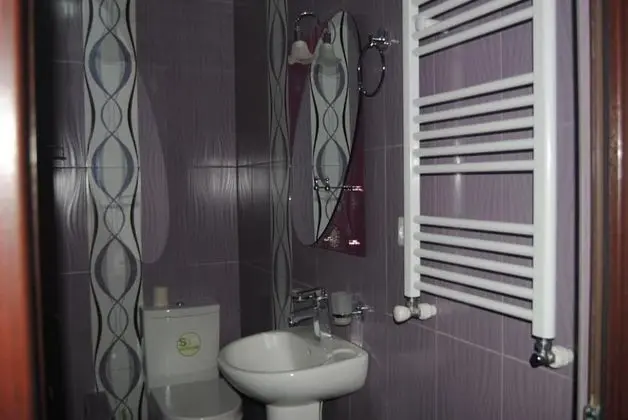 Tek Büyük Yataklı Oda, Ortak Banyo